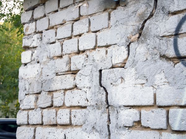 Cracked Brick Wall Repair in Denham Springs